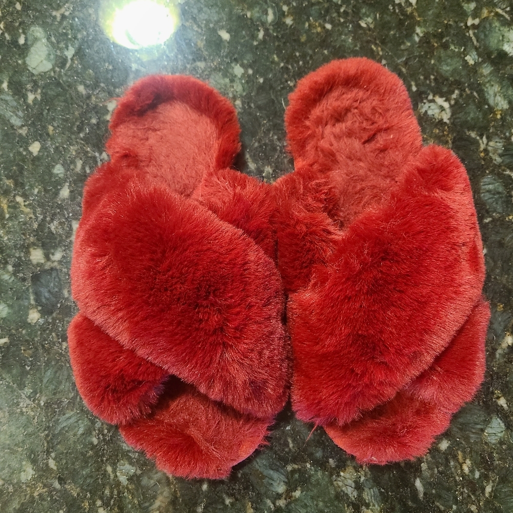 ♥️ Loft Red Fluffy Slippers